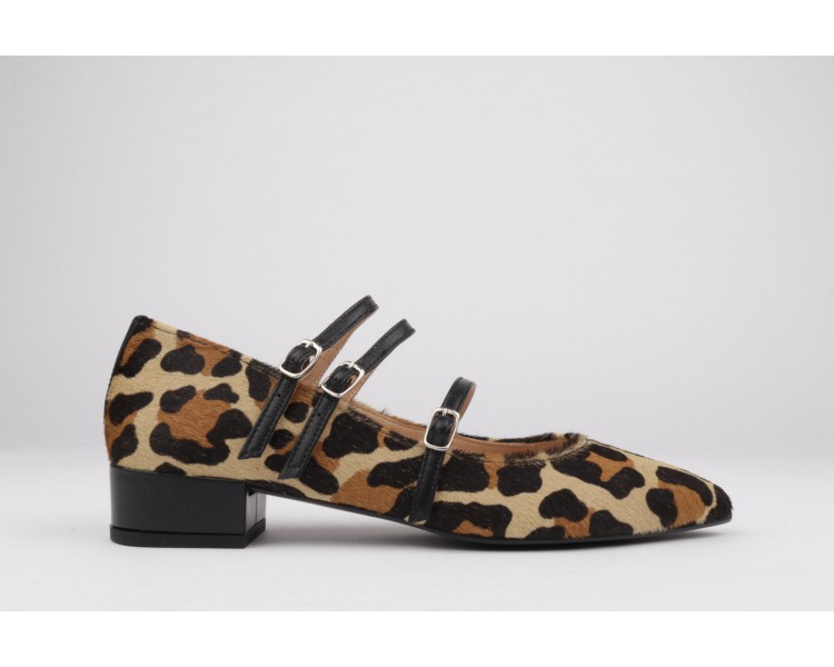 leopard low heel pumps