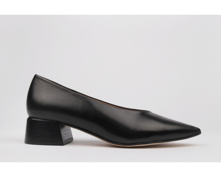 Low-heel shoes black leather LUCIA
